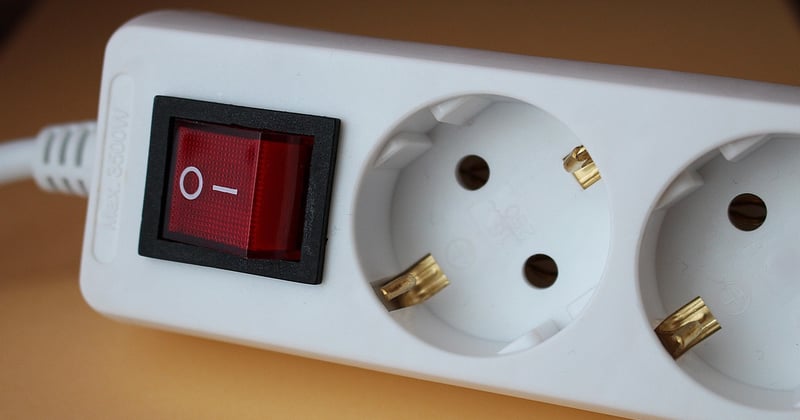 Norme hauteur interrupteur et prise : le guide pour tout installer