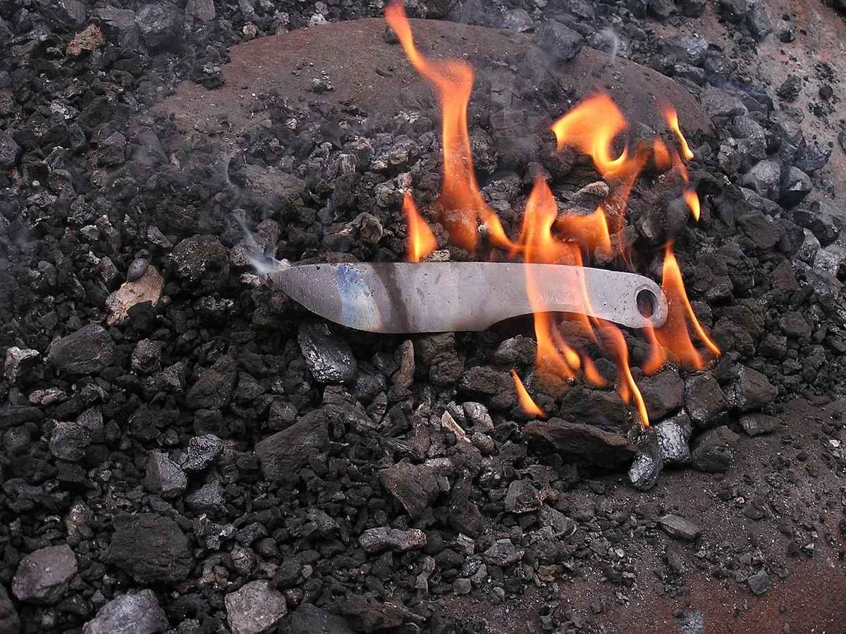 Forge et mise en forme : le feu et le marteau