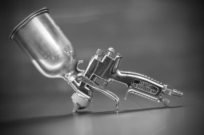 Peinture au pistolet plafond : le guide complet pour un résultat pro en 2026