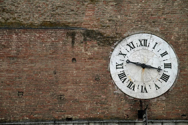 Combien vaut une horloge murale année 50 ?
