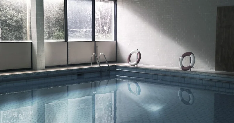 Calculer le volume d'une piscine ou d'un cylindre : le rayon, pas le diamètre
